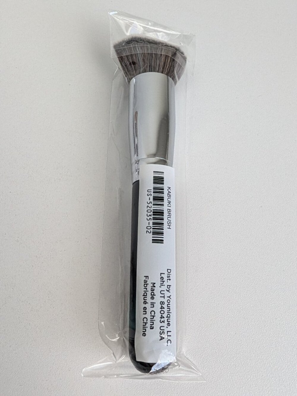 Younique Kabuki Makeup Brush MPN US-52035-02 New in Package 6" Length